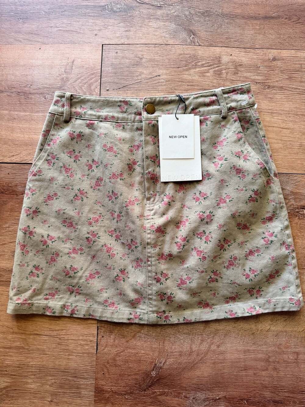 NWT flirty and chic OPEN Floral Print Twill Mini Skirt Size M